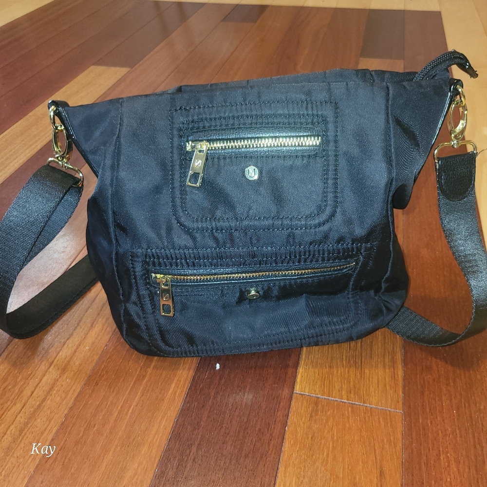 Black crossbody purse